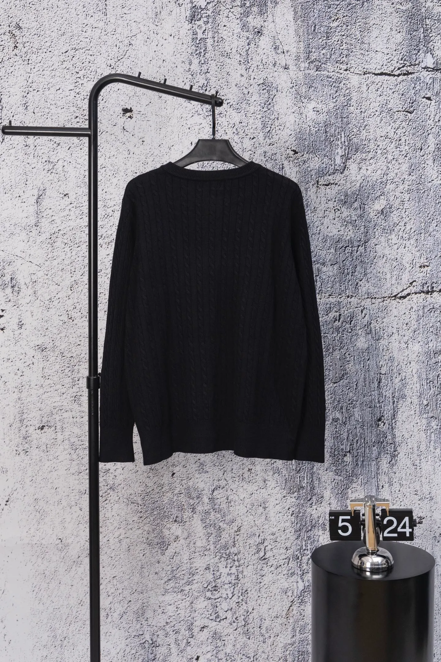 P170 Ralph Lauren Classic Round Neck Solid Color Pony Embroidered Logo Knitted Cardigan Long Sleeve Ralph Lauren Classic Basic Versatile Twist Knitted Cardigan Long Sleeve Main supply platform live broadcast Wholesale entity Replenish when out of stock Not removed from the shelves Quality 1:1 patterning Complete three standards Correct version of pony logo Imported quality cotton yarn Focus on high-end Cost-effective Good quality Needless to say Zhao Lusi's same style is really amazing, so sweet I'm so beautiful. This cardigan is really good-looking. It's simple and easy to wear. It's a must-have for goddess ootd. Good-looking clothes are never picky. A must-have in the wardrobe of goddesses. Size: S-XL. Color: black, apricot, gray, navy, red, white.
